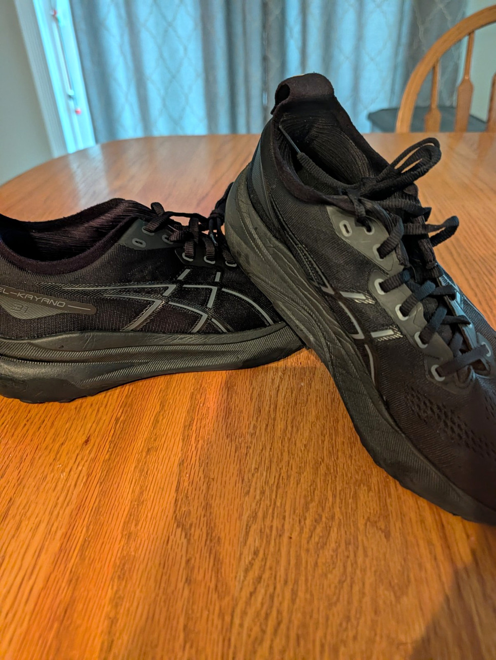 ASICS Gel-Kayano Men’s Black Lace Up Low Top Running Sneakers 1011B867